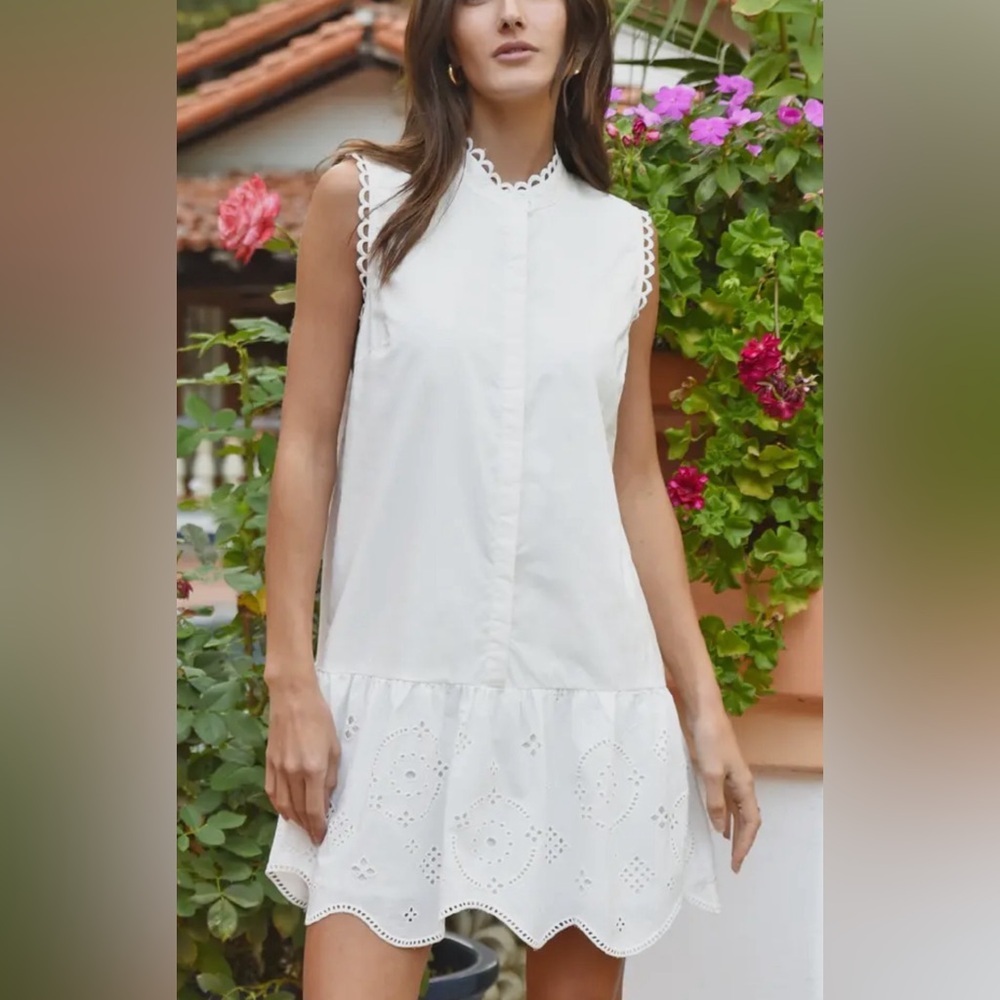 Beautiful button-down dress with eyelet details
